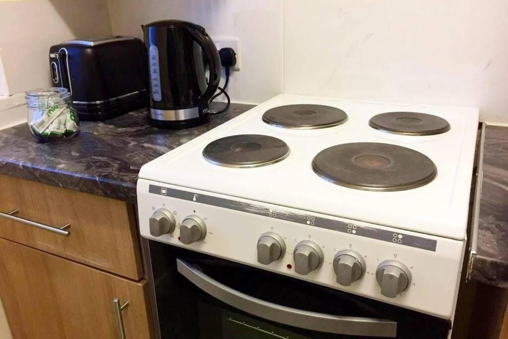 맨체스터 Conveniently Situated 1Bed Apt In Stretford 아파트 외부 사진