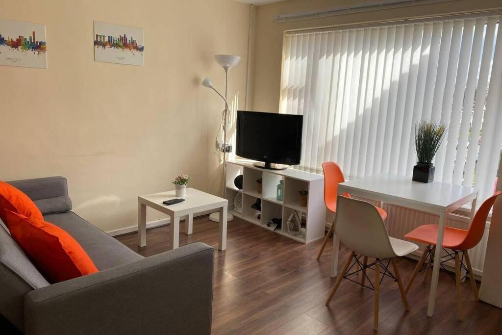 맨체스터 Conveniently Situated 1Bed Apt In Stretford 아파트 외부 사진