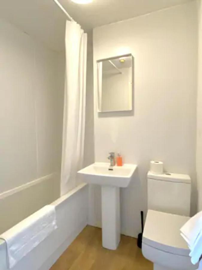 맨체스터 Conveniently Situated 1Bed Apt In Stretford 아파트 외부 사진
