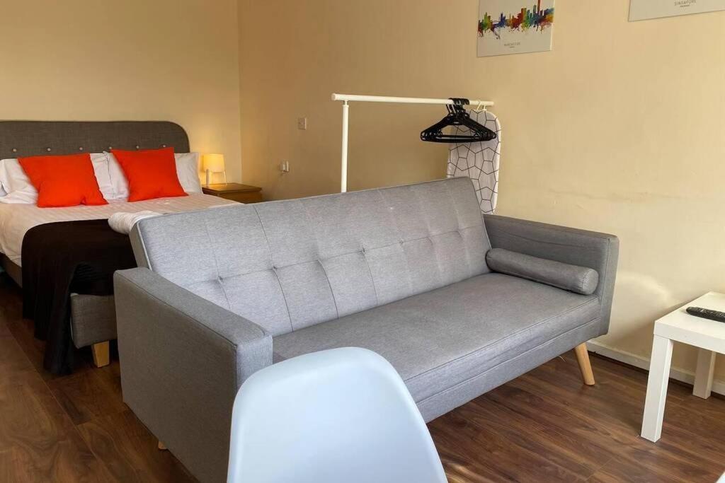 맨체스터 Conveniently Situated 1Bed Apt In Stretford 아파트 외부 사진