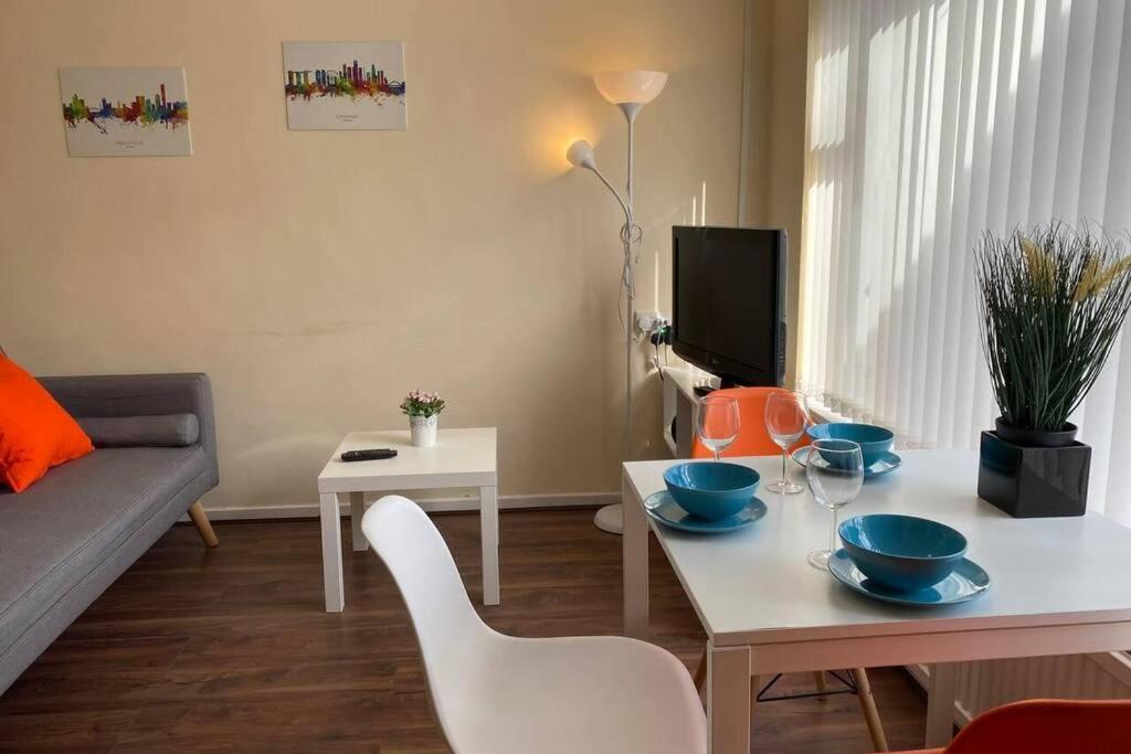 맨체스터 Conveniently Situated 1Bed Apt In Stretford 아파트 외부 사진